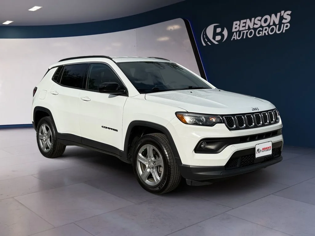 Used 2024 White Jeep Latitude image 7