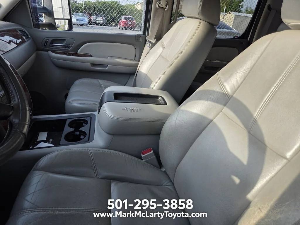 Used 2007 Silver Chevrolet LTZ image 6