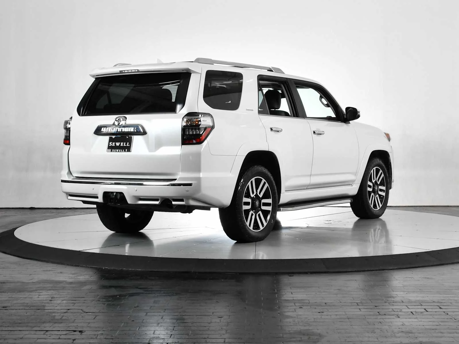 Used 2016 Blizzard Pearl Toyota Limited image 6