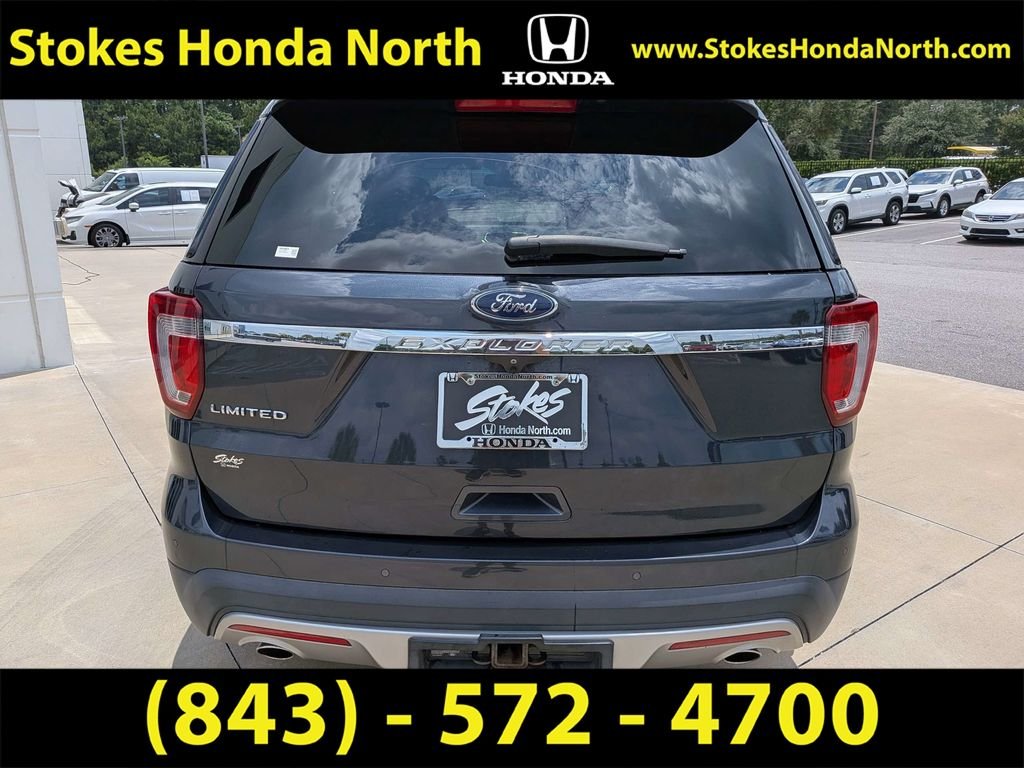 Used 2017  Ford Limited image 10