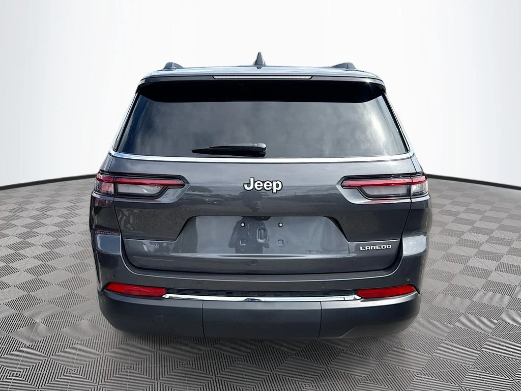 Used 2025 Gray Jeep Laredo image 7