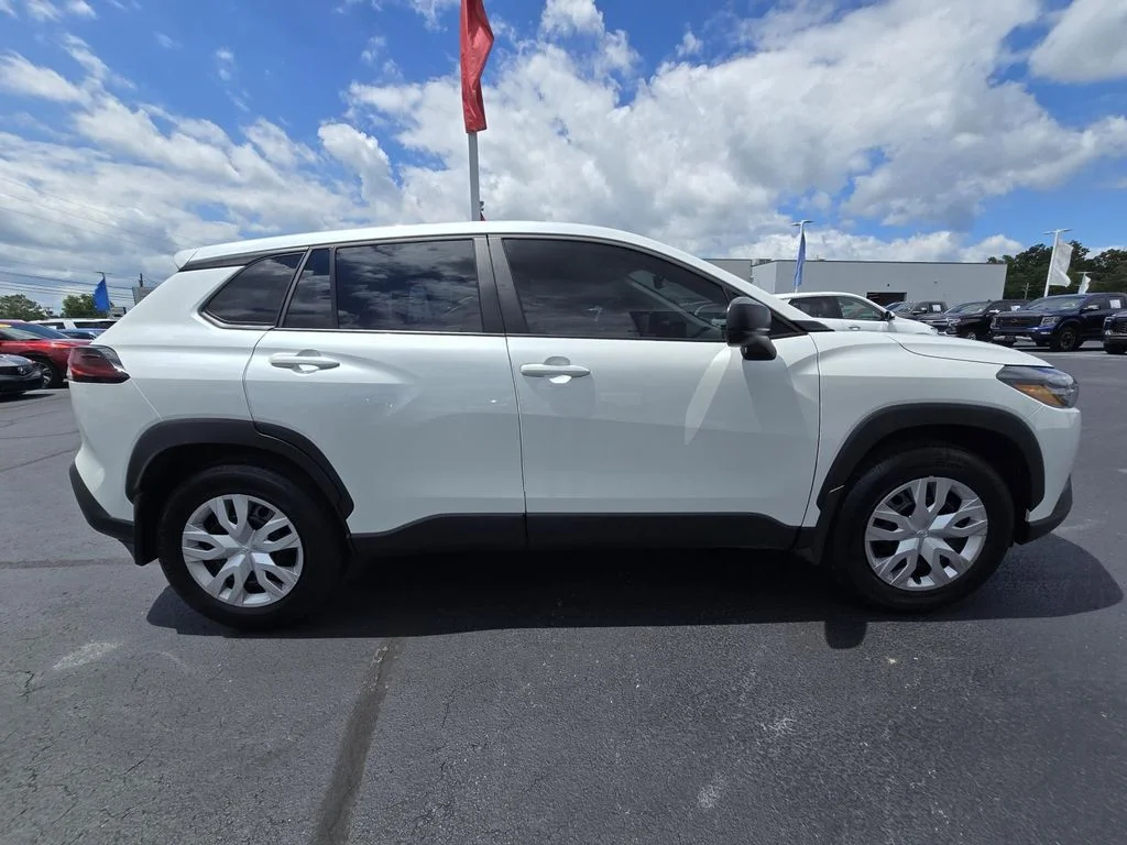 Used 2026 Off-white Toyota L image 8