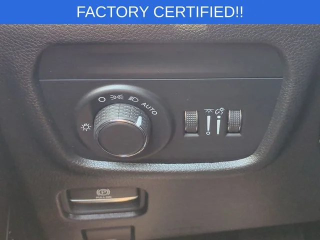 Used 2023 Silver Jeep Altitude image 19