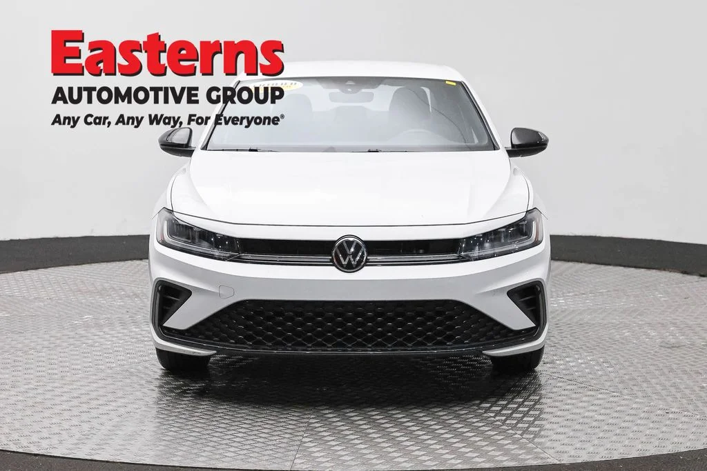 Used 2025 White Volkswagen 1.5T Sport image 2