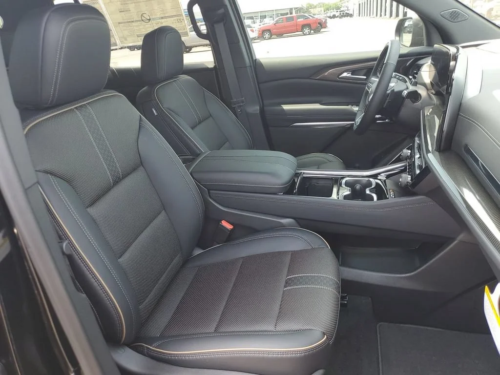 New 2026 Mosaic Black Metallic Chevrolet High Country image 34