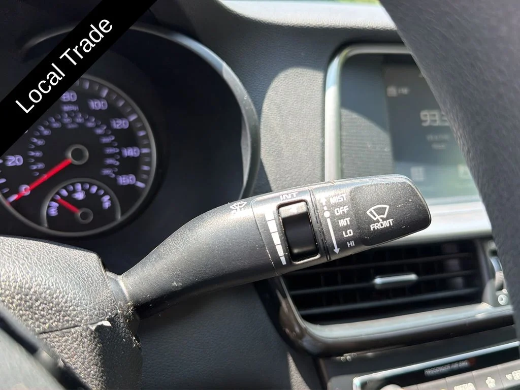 Used 2019 Snow White Pearl Kia LX image 29