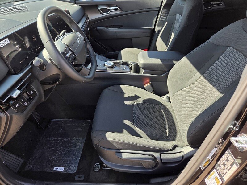 New 2027 Fusion Black Kia LX image 6