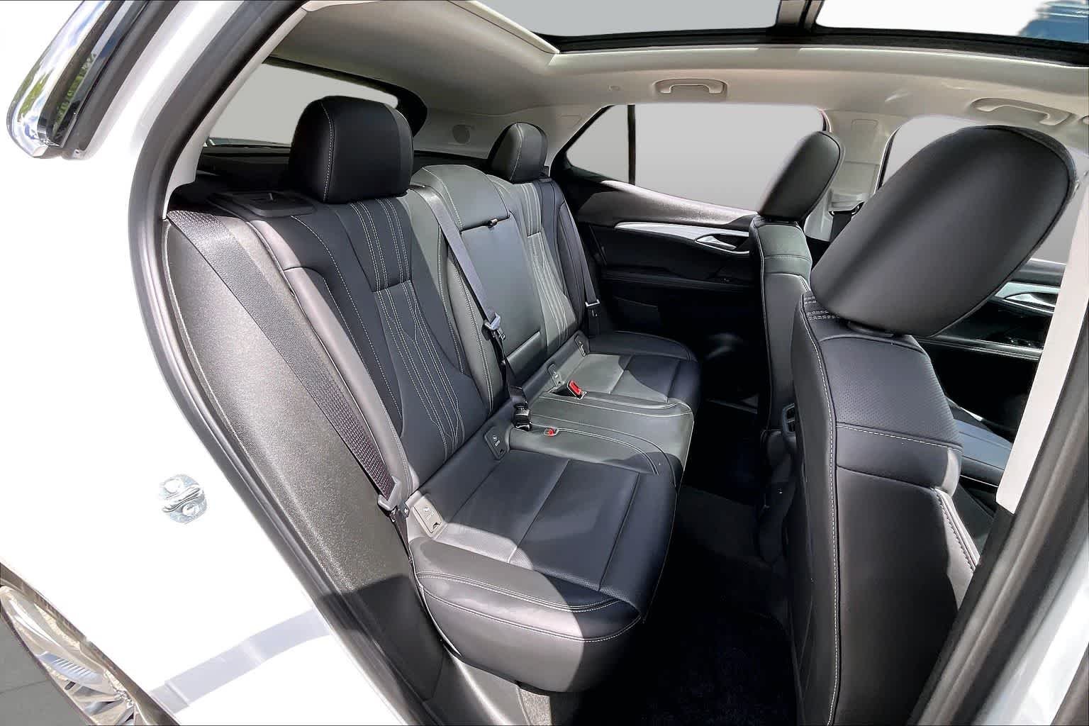 Used 2025 White Frost Tricoat Buick Avenir image 21