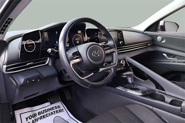 2022 Hyundai Elantra SEL Convenience photo 3