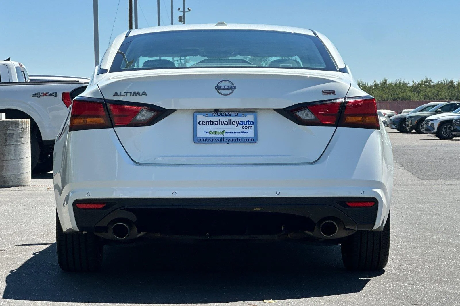 Used 2024 Glacier White Nissan 2.5 SR image 5