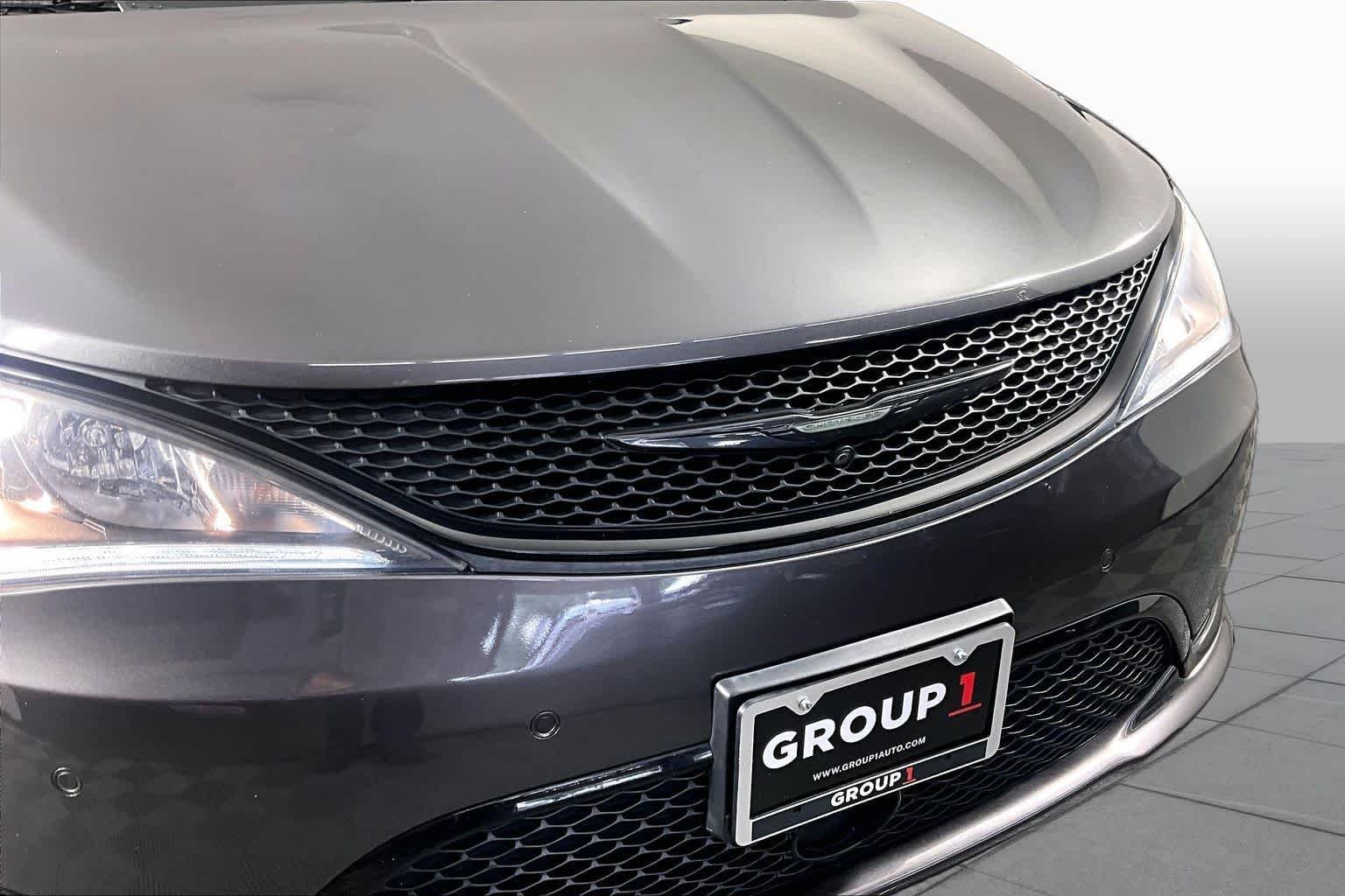 Used 2019 Granite Crystal Metallic Clearcoat Chrysler Touring L Plus image 28