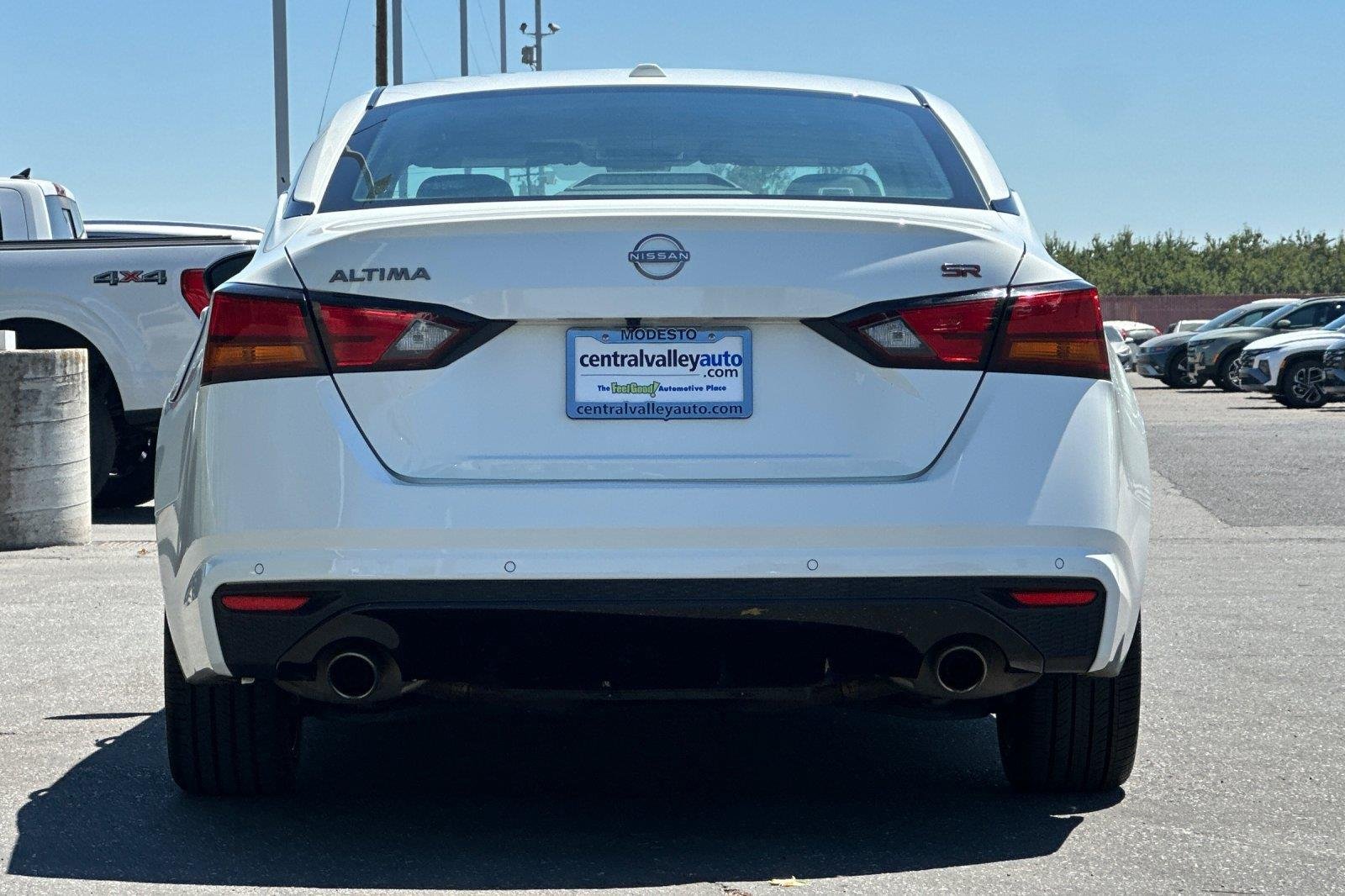 Used 2024 Glacier White Nissan 2.5 SR image 5