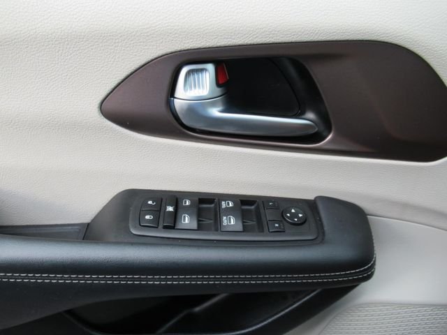 Certified Used 2023 Gray Chrysler LX image 20