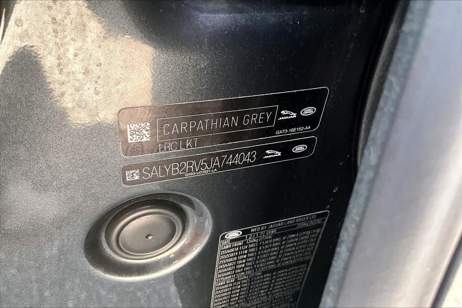 Used 2018 Santorini Black Land Rover S image 34