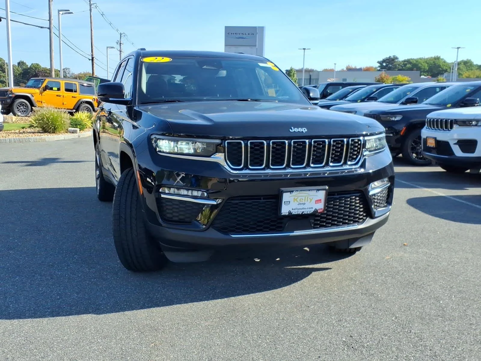 Used 2022 Diamond Black Crystal Pearlcoat Jeep Limited image 4