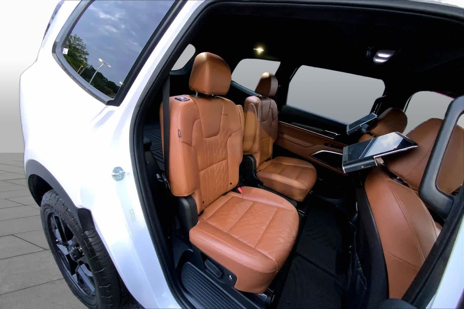 Used 2023 Glacial White Pearl Kia SX Prestige X-Pro image 19