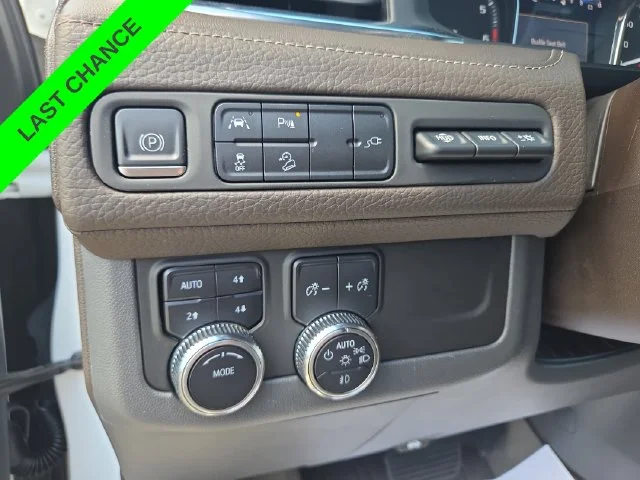 Used 2021 White GMC Denali image 37