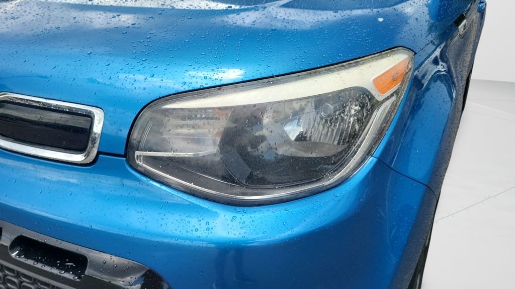 Used 2016 Blue Kia Plus image 23