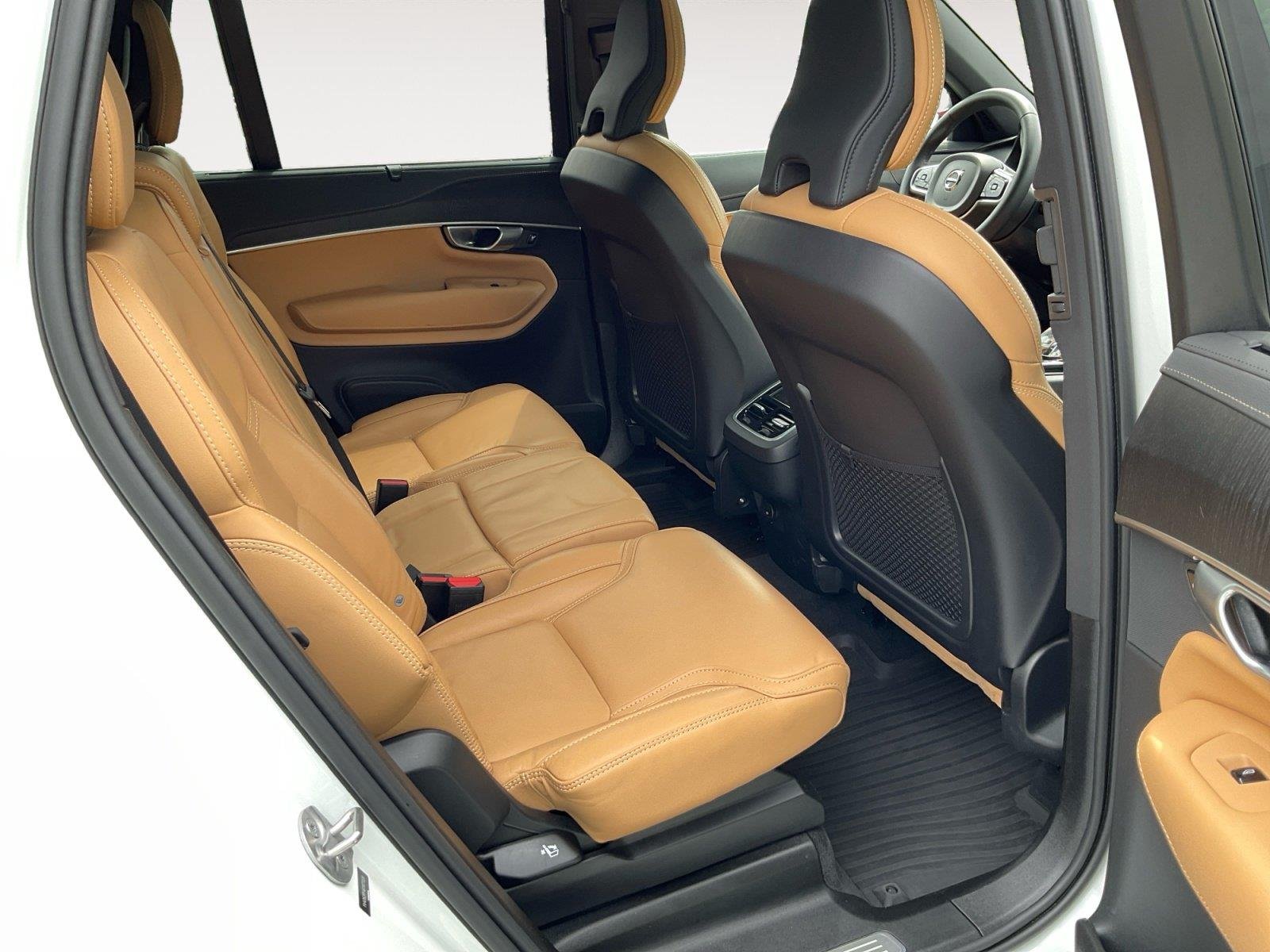 Used 2024 Crystal White Metallic Volvo Ultimate Bright Theme image 13