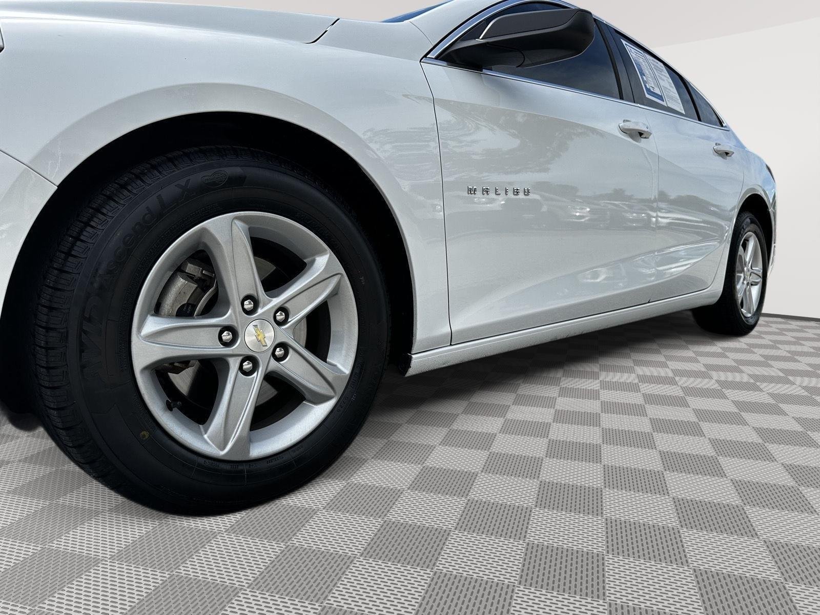 Used 2021 Summit White Chevrolet LS image 6