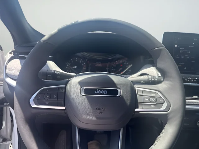 Used 2025 White Jeep Latitude image 14