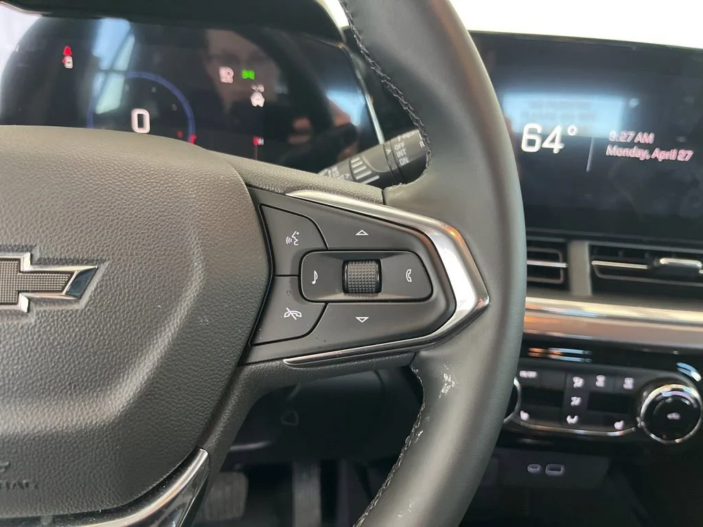 New 2025 Summit White Chevrolet ACTIV image 7