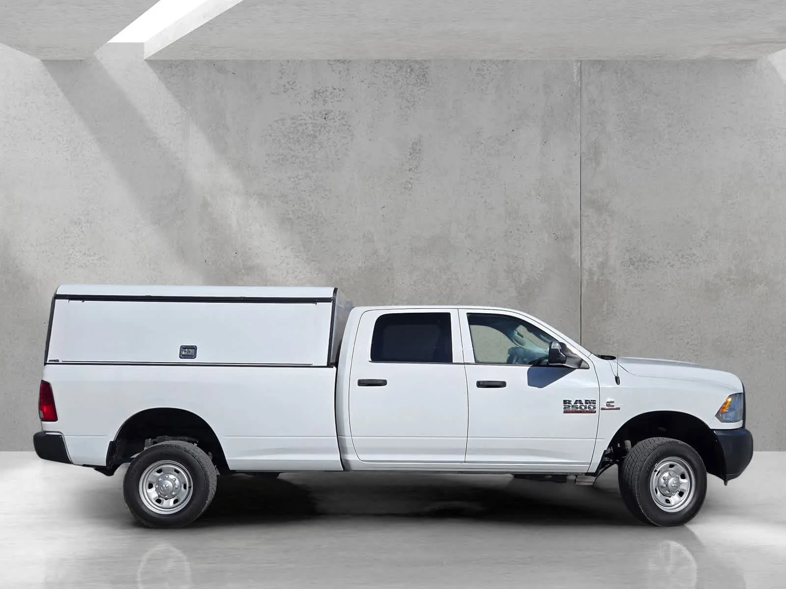 Used 2018  Ram Tradesman image 2