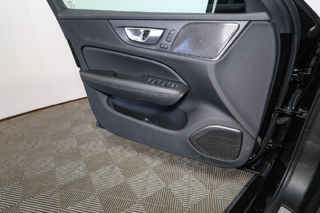 Used 2024 Black Volvo B5 Plus Dark Theme image 38