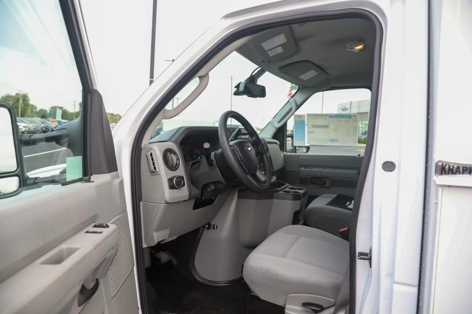 New 2027 Oxford White Ford E-350 SRW image 20