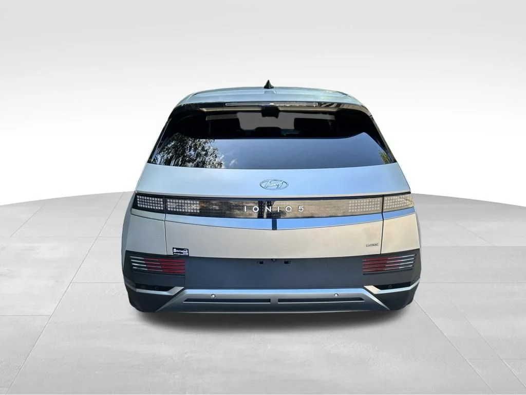 Used 2023 Gold Hyundai SEL image 4