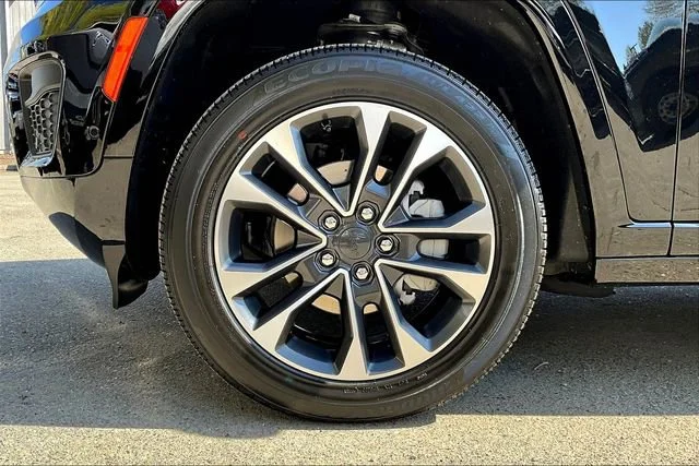 2025 Jeep Grand Cherokee Overland - Photo 13