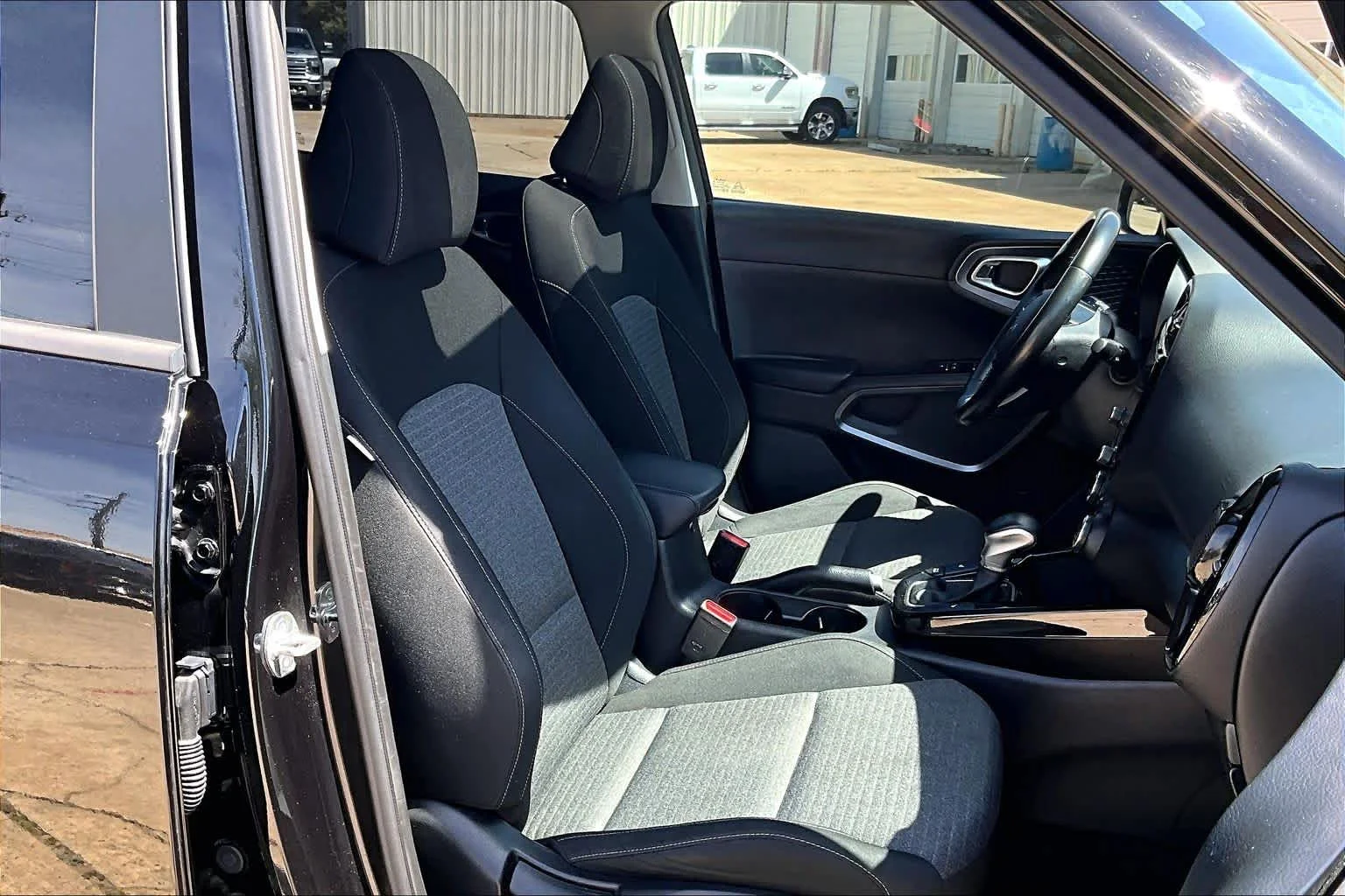 Used 2023 Fusion Black Kia EX image 9