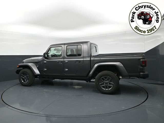 New 2026 Granite Crystal Metallic Clear-Coat Exterior Paint Jeep Sport S image 3