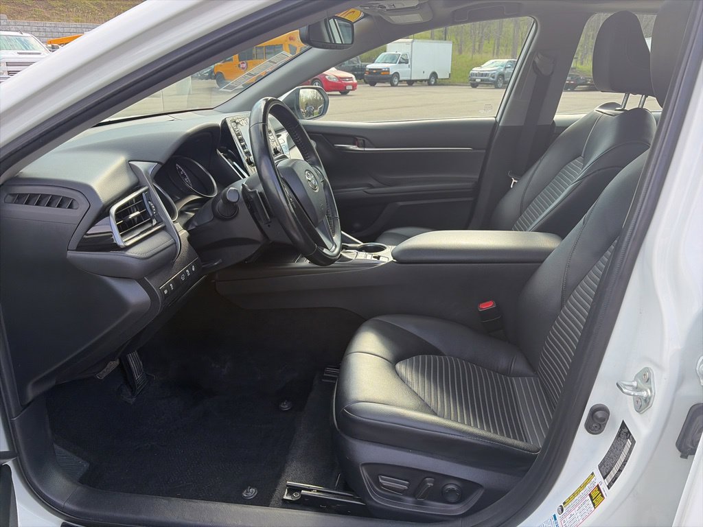 Used 2023 White Toyota SE image 11