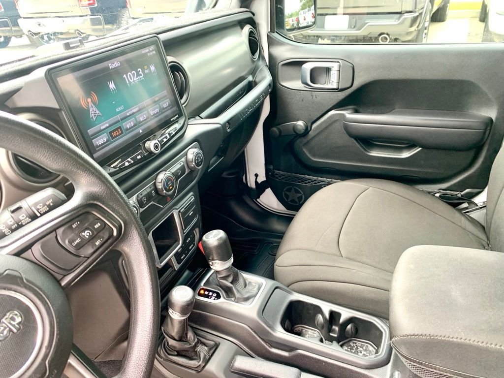 Used 2018 White Jeep Sport image 34