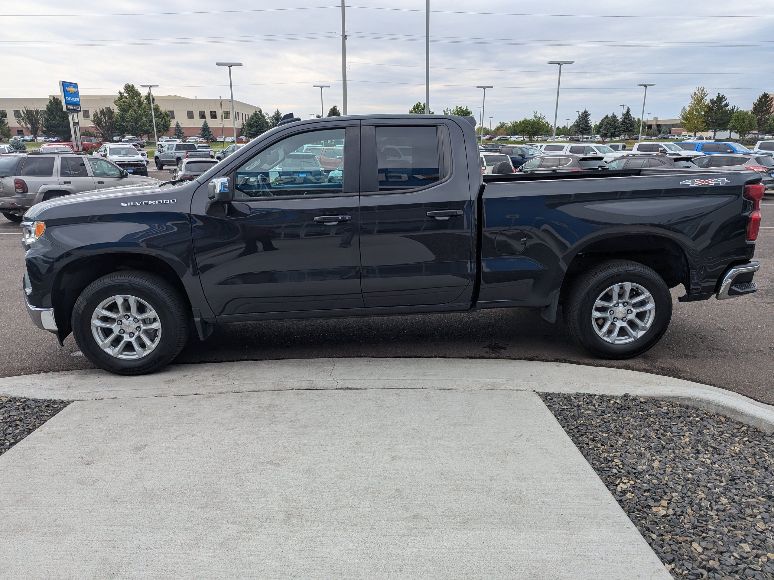 2024 Chevrolet Silverado 1500 LT - Photo 9