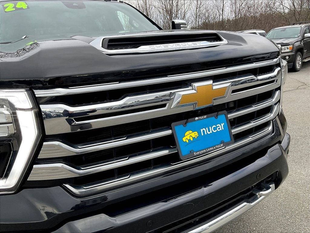 Used 2024 Black Chevrolet High Country image 30