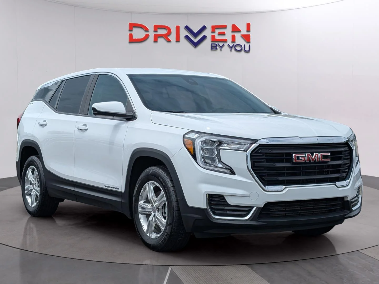 Used 2024 Summit White GMC SLE image 7