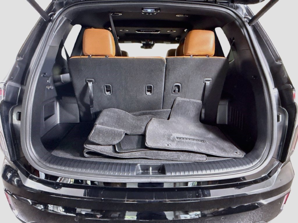 Used 2025 Ebony Black Kia EX X-Line image 31