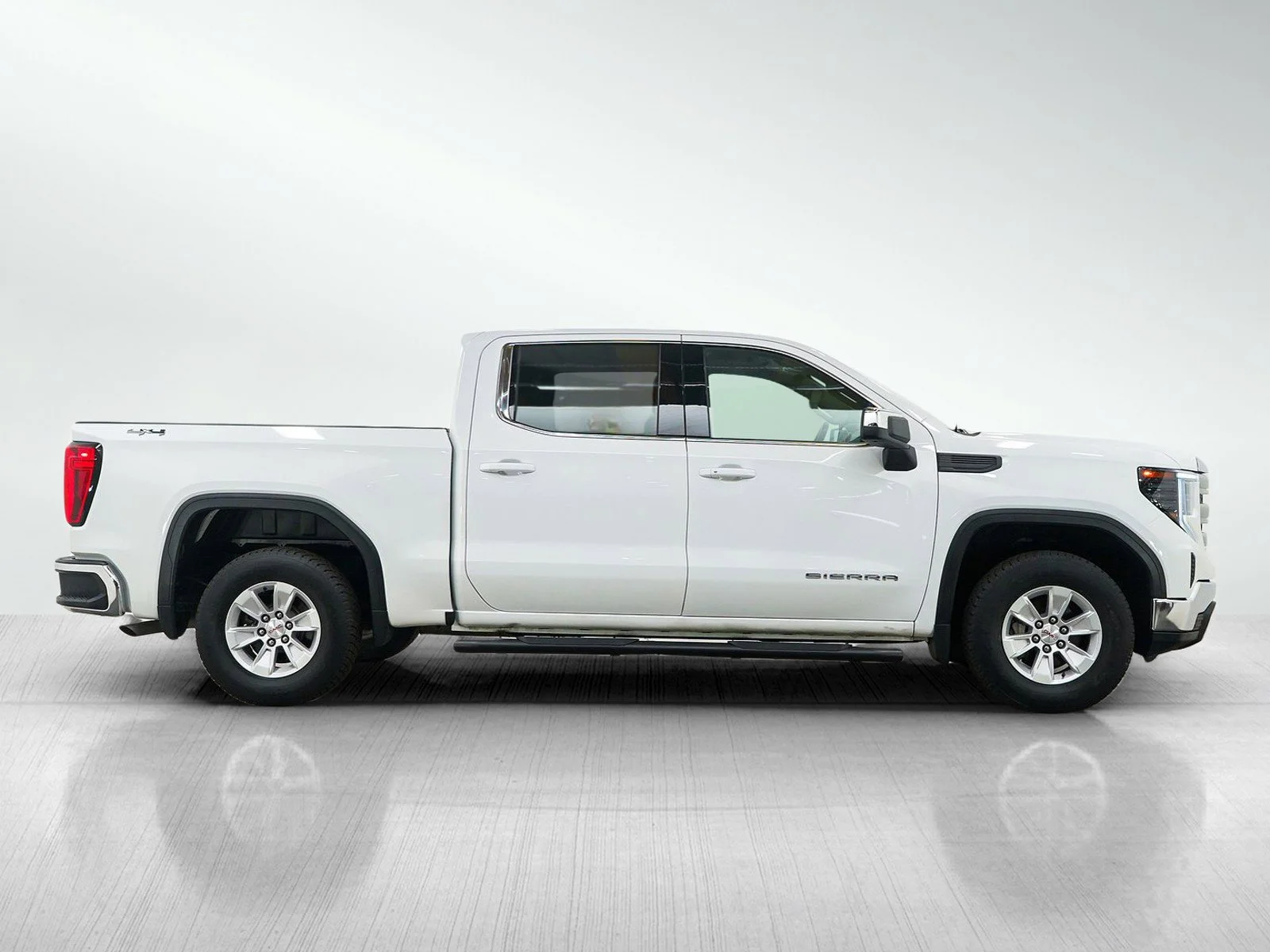 Used 2023 White GMC SLE image 7