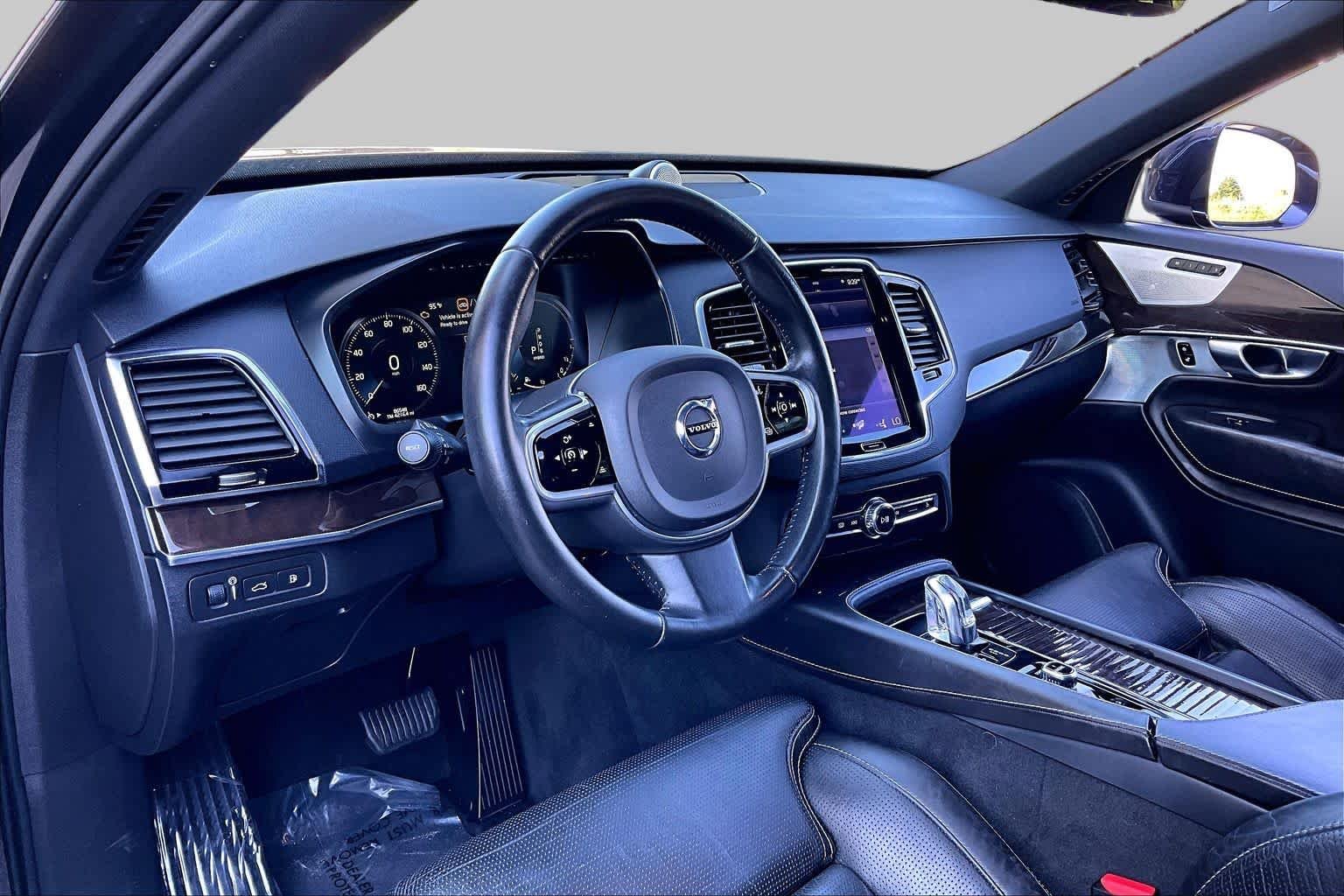Used 2017 Magic Blue Metallic Volvo Inscription image 18
