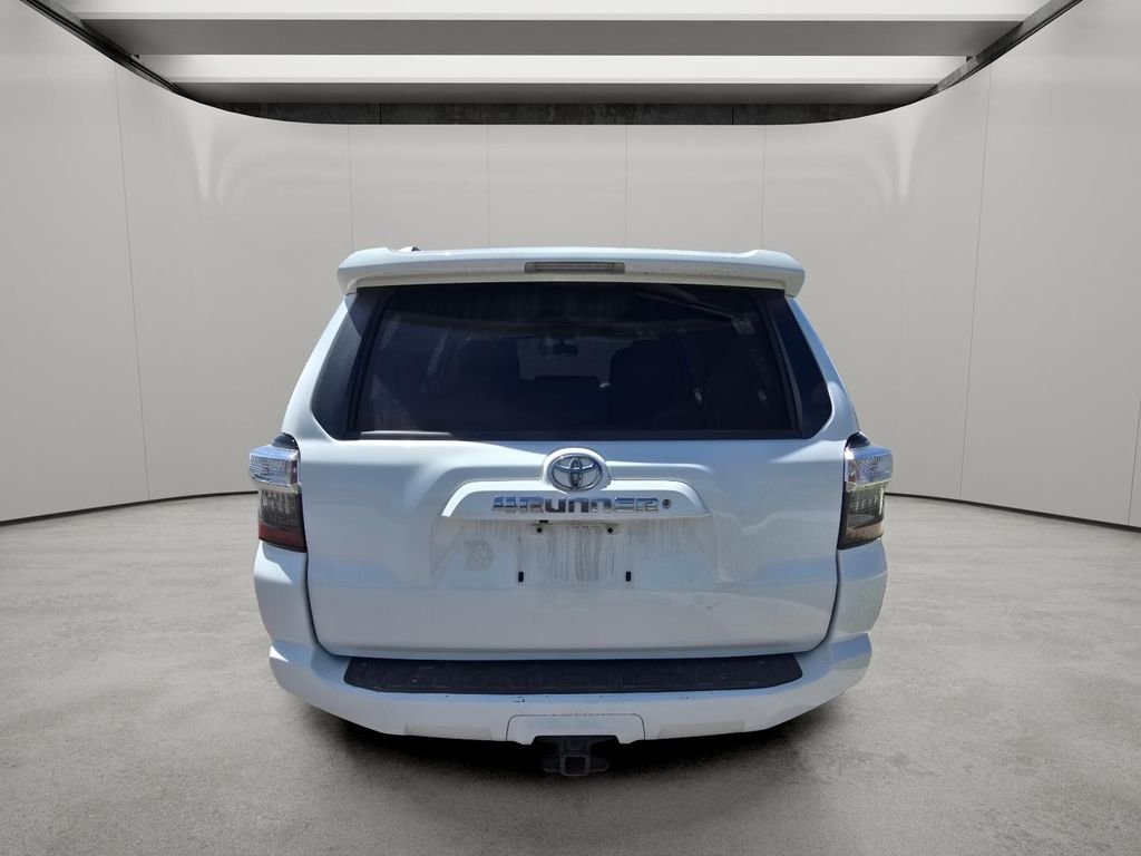 Used 2014 Super White Toyota SR5 image 4