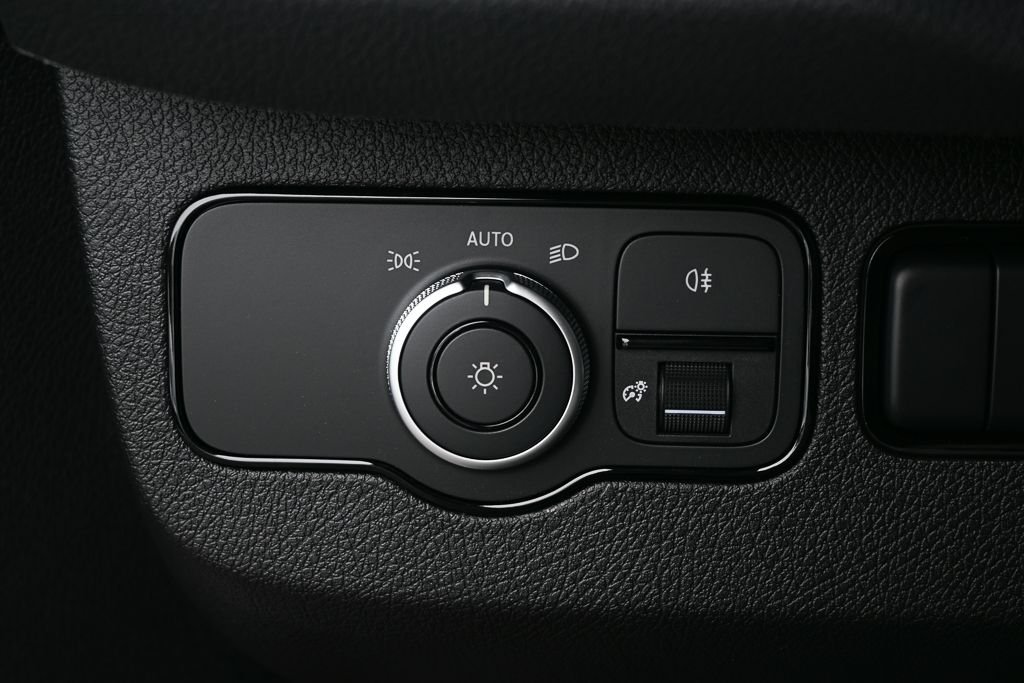 New 2026 Arctic White Mercedes-Benz Cargo 170 WB image 9
