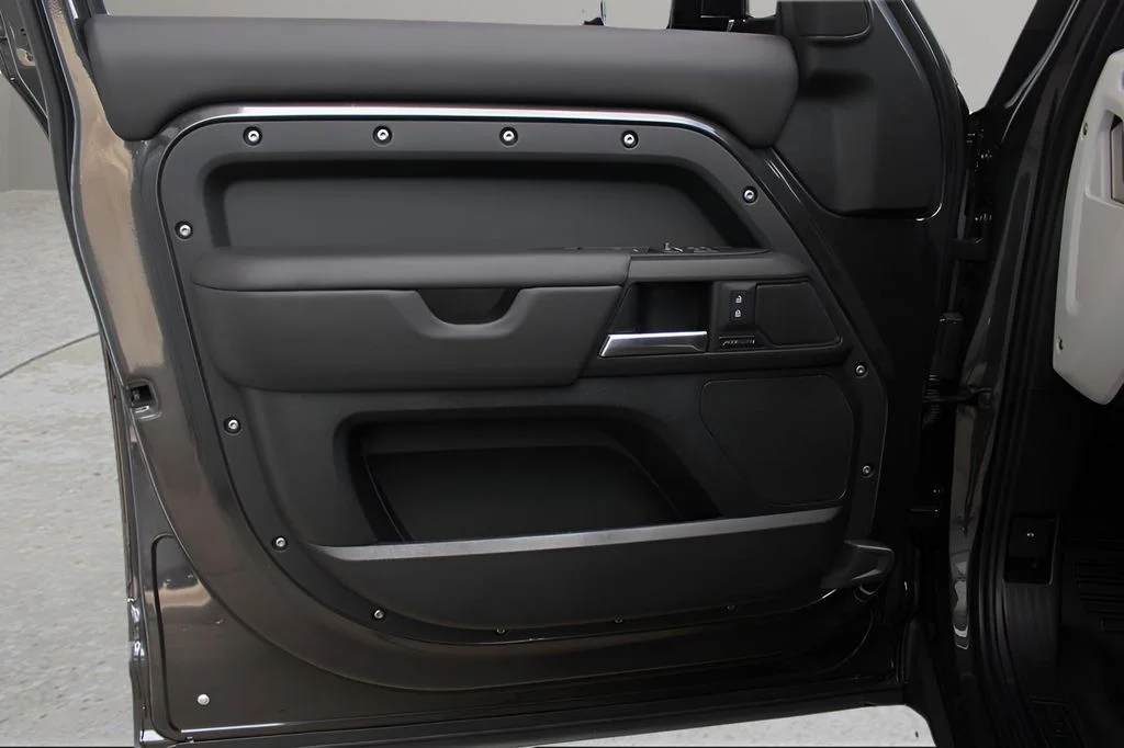 2025 Land Rover Defender S - Photo 10