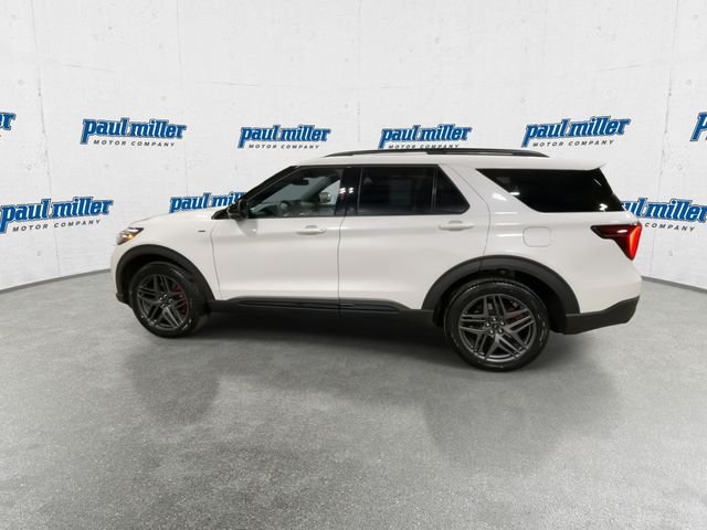 New 2026 Star White Metallic Tri-Coat Ford ST-Line image 7