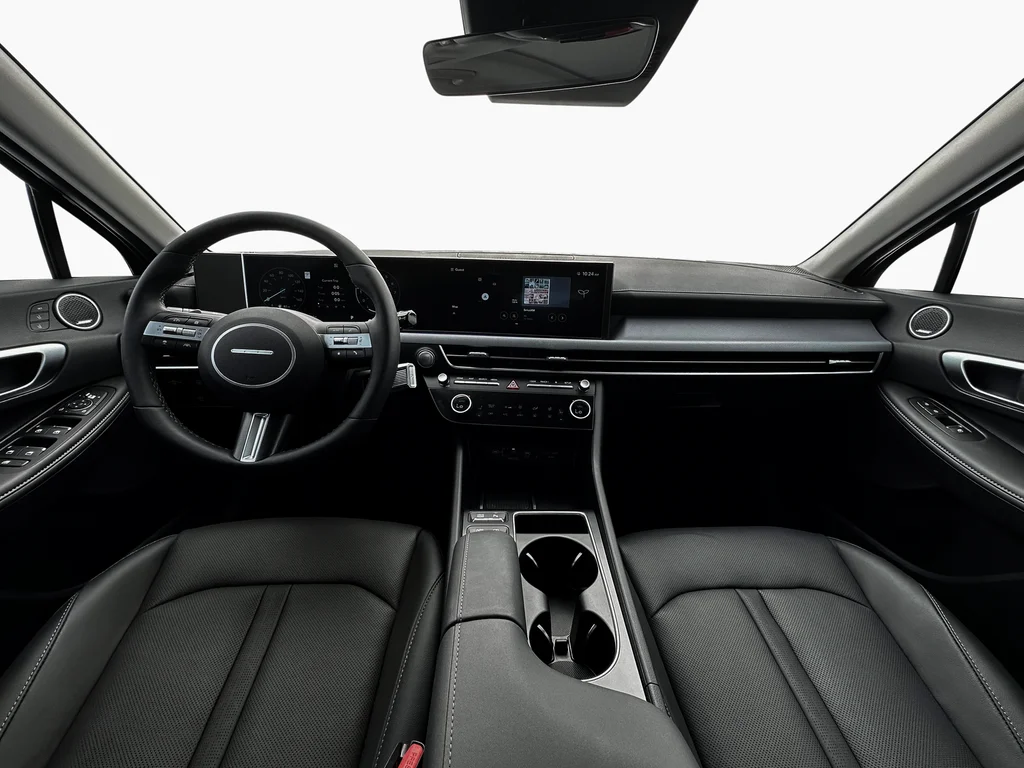 Used 2025 Black Hyundai Limited image 14