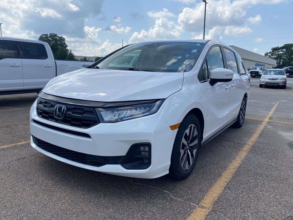 Certified Used 2025  Honda EX-L image 3