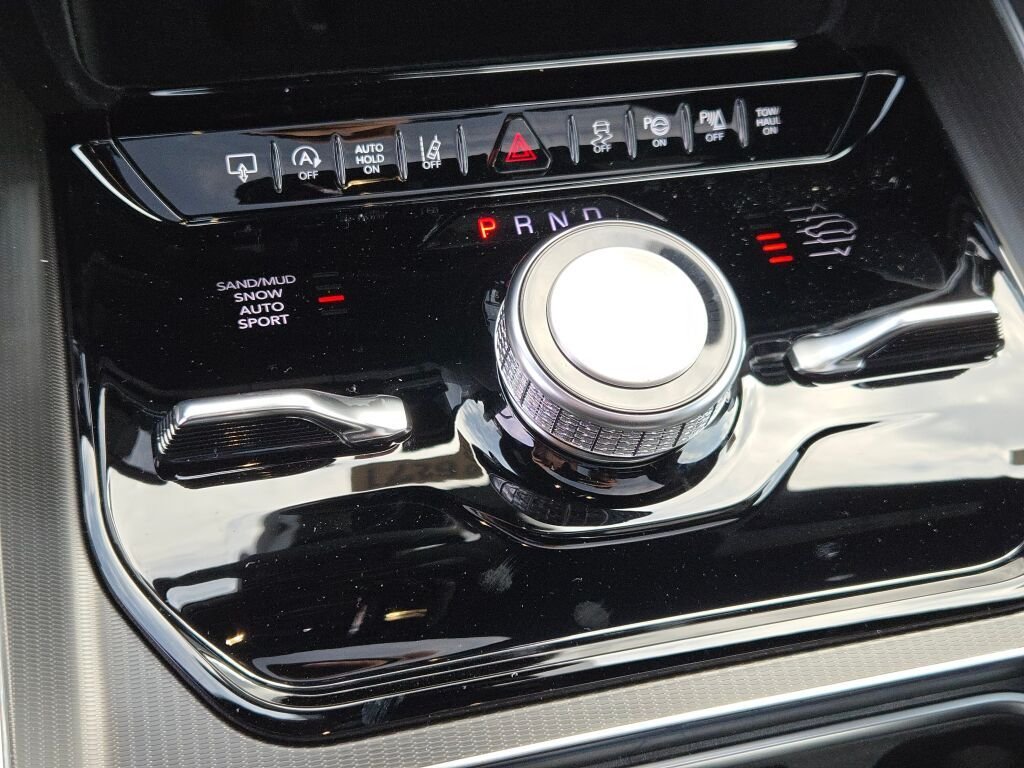 New 2026 High Gloss Black Exterior Paint Jeep Summit Obsidian image 25