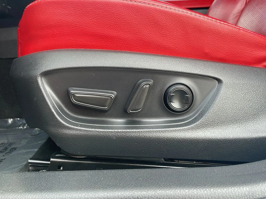 2020 Toyota Camry XSE - Photo 13