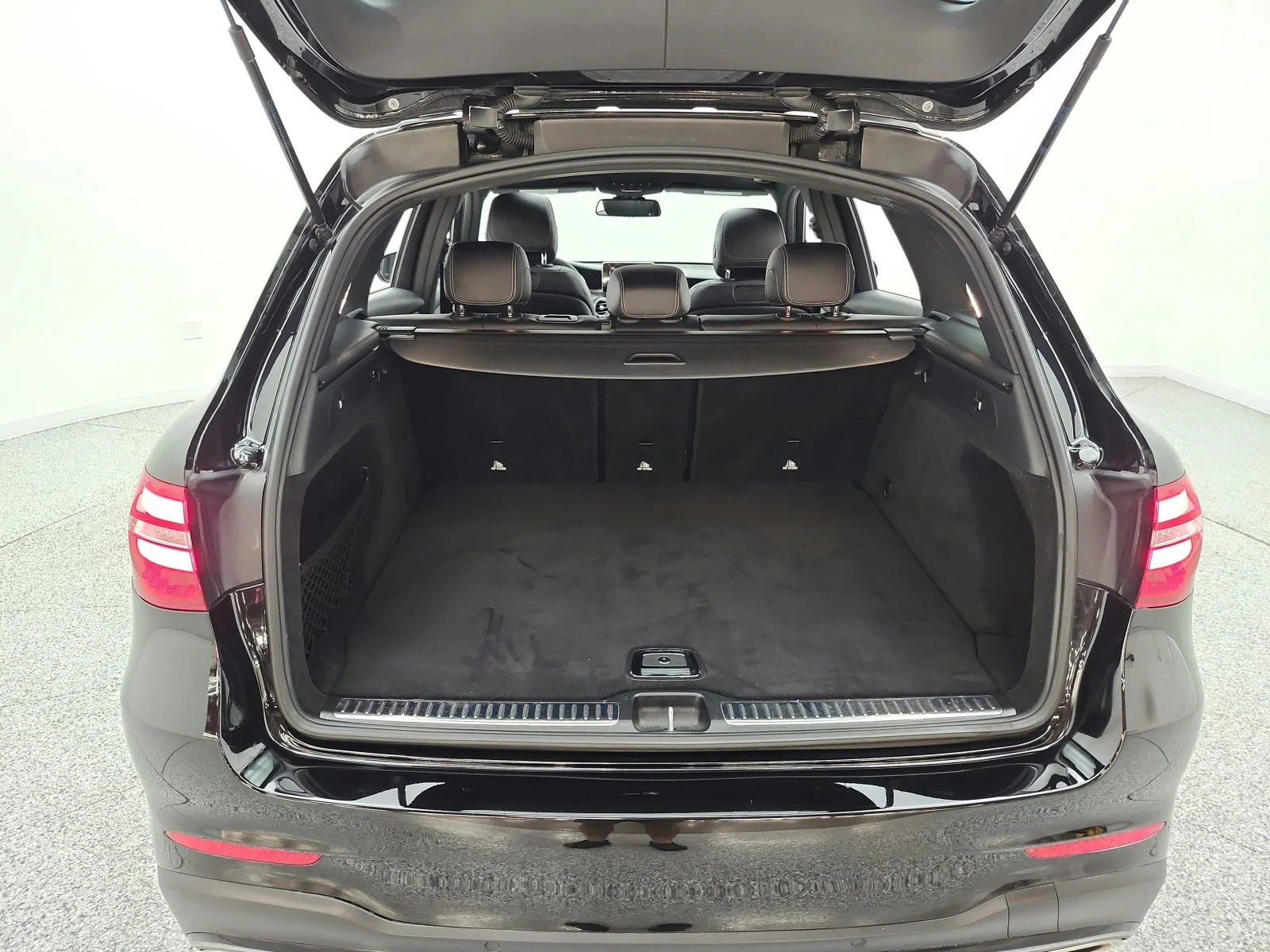 Used 2019 Black Mercedes-Benz GLC 300 SUV image 21